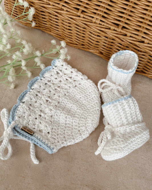 The Sweet Scallop Newborn Set- Bonnet & Booties